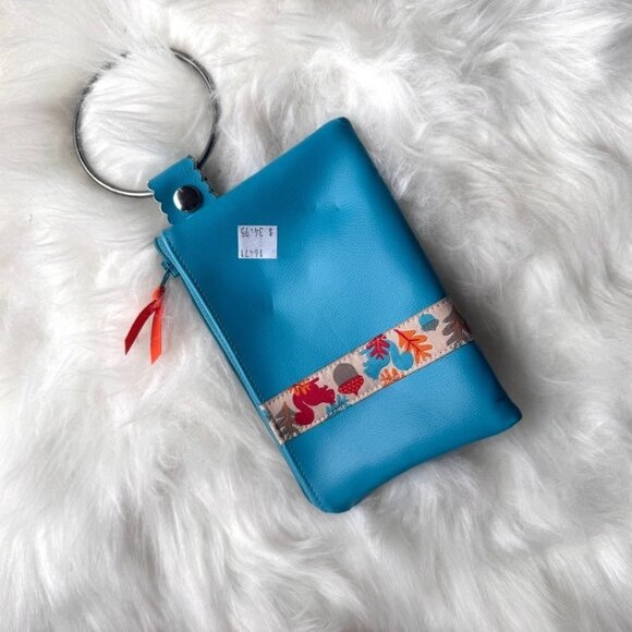 TEAL vinyl adjustable Wristlet with removable Ring NWT - Picture 2 of 4